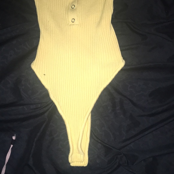 Yellow bodysuits - Picture 2 of 2